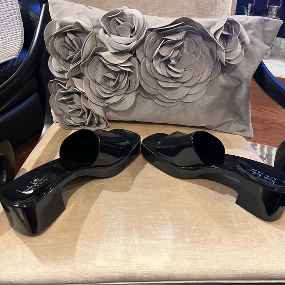 Shoes - Picture 2 of 6